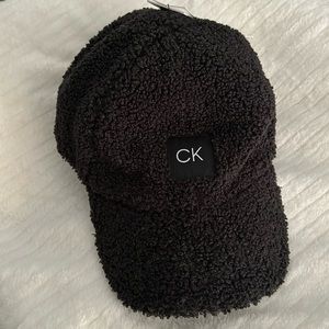 Calvin Klein hat 🧢 faux fur black